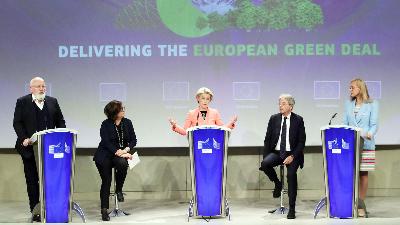 Persentasi Presiden Komisi Eropa Ursula von der Leyen mengenai proposal kebijakan iklim baru Uni Eropa di Brussels, Belgia, 14 Juli 2021. REUTERS/Yves Herman
