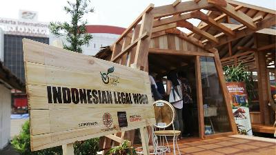 An exhibition booth for furniture products made of legal wood (Indonesian Legal Wood) in Jakarta. The competitiveness of Indonesian furniture and handicraft products, especially in the European Union market, continues to increase after the full implementation of the Timber Legality Verification System.
ppid.menlhk.go.id
