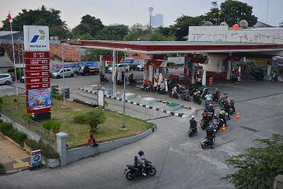 Antrean sejumlah kendaraan di SPBU Kebon Jeruk, Jakarta Bara, 22 Agustus 2022. Tempo/Febri Angga Palguna