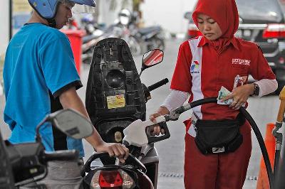 Pengisian bahan bakar minyak jenis pertalite di SPBU Yogyakarta. Dok Tempo/Pius Erlangga