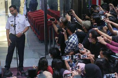 Gubernur DKI Jakarta Anies Baswedan setelah menjalani pemeriksaan di Gedung Merah Putih KPK, Jakarta, 7 September 2022. Tempo/Hilman Fathurrahman W