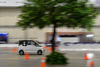 Uji coba kendaraan listrik pada pameran Gaikindo Indonesia International Auto Show (GIIAS) 2022 Tangerang, Banten, 11 Agustus 2022. Tempo/Tony Hartawan