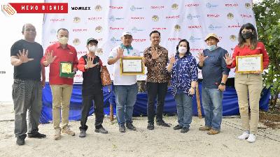 Mowilex bekerja sama dengan KLHK melakukan penanaman 10.000 bibit mangrove di kawasan Belitung.
