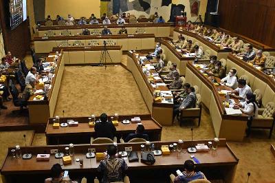 Suasana rapat kerja Komisi II DPR terkait perkembangan Rancangan Undang Undang pembentukan provinsi Papua Barat Daya di kompleks parlemen, Senayan, Jakarta, 29 Agustus 2022. ANTARA/Aditya Pradana Putra
