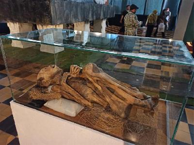 Mumi Mamasa yang dipamerkan di De' Tjolomadoe, Colomadu, Karanganyar, Jawa Tengah,  17 September 2022. TEMPO/SEPTHIA RYANTHIE