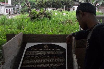 Nisan peringatan peristiwa Jambo Keupok yang terjadi pada 17 Mei 2003, di Desa Jambo Keupok, Kecamatan Bakongan, Aceh Selatan. Dok. KontraS Aceh