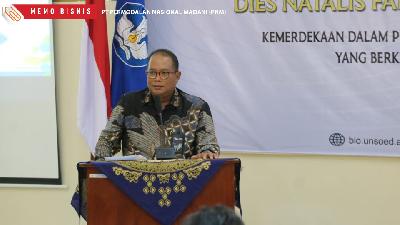 Director of Operations of PT PNM, Sunar Basuki gave a presentation in the Scientific Oration of the Faculty of Biology at the 59th Anniversary of 2022 which was held in the Hall of the Faculty of Biology Unsoed, Thursday, September 22, 2022.