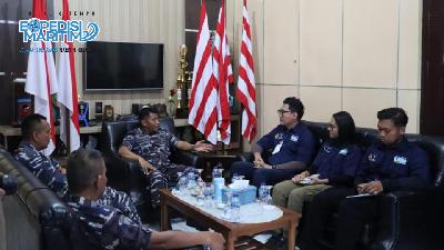 Tim Ekspedisi Maritim disambut oleh Komandan Pangkalan TNI AL Tegal, Letnan Kolonel (Mar) Moch Chanan Asfihani, pada Minggu, 25 September 2022.