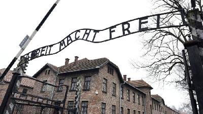 Gerbang utama bekas kamp konsentrasi  Nazi Auschwitz  REUTERS/Pawel Ulatowski