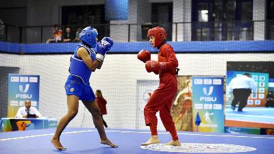 Atlet wushu Tharisa dea Florentina (biru) dalam ajang University World Cup Combat Sports 2022, di Samsun, Turki, 24 September/Dok PB Wushu