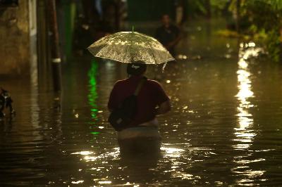 Banjir di Kawasan Pondok Karya, Mampang, Jakarta, 4 Oktober 2022. TEMPO / Hilman Fathurrahman W