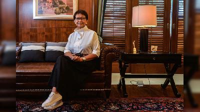 Menteri Luar Negeri Retno Marsudi saat wawancara dengan Tempo di Kantor Kementerian Luar Negeri, Jakarta, 21 Oktober 2022. TEMPO/Tony Hartawan