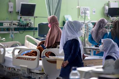 Pasien anak penderita gagal ginjal akut mendapat pertawatan di ruang Pediatrik Intensive Care Unit (PICU) Rumah Sakit Umum Daerah Zainal Abidin, Banda Aceh, Aceh, 21 Oktober 2022. ANTARA/Ampelsa