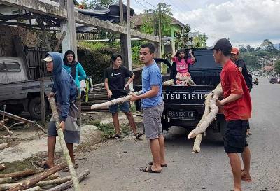 Barisan Pemuda Adat Nusantara Taneak Jang melakukan program Gerakan Pulang Kampung di Kabupaten Lebong, Bengkulu. Dok BPAN Taneak Jang