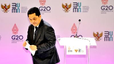 Menteri BUMN Erick Thohir berjalan usai menyampaikan paparan saat pembukaan State-Owned Enterprises (SOE) International Conference di Bali, 17 Oktober 2022. ANTARA/Nyoman Hendra Wibowo