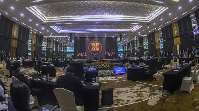 Suasana pertemuan Special ASEAN Ministerial Meeting di Gedung Sekretariat ASEAN, Jakarta, 27 Oktober 2022. ANTARA /Galih Pradipta/POOL