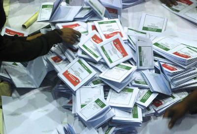 Pelipatan surat suara pemilihan Presiden 2019 di Bandung, Jawa Barat. TEMPO/Prima Mulia