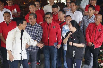 Ketua Umum Partai Gerindra Prabowo Subianto (kiri) dan Ketua DPP PDI Perjuangan Puan Maharani (kanan) di Padepokan Garuda Yaksa, Sentul, Bogor, Jawa Barat, 4 September 2022. TEMPO/M Taufan Rengganis