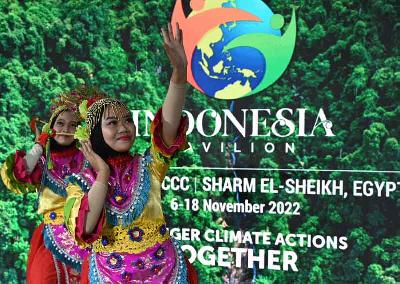 Pertunjukkan tari Betawi pada Konferensi Perubahan Iklim COP27 UNFCCC di Paviliun Indonesia, Sharm El Sheikh, Mesir, 7 November 2022. ANTARA/Saptono