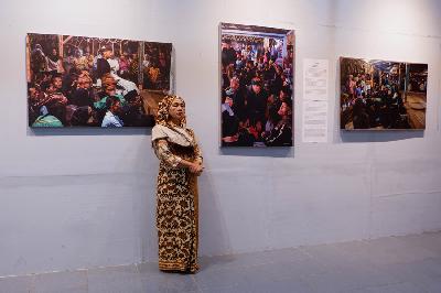 Pameran foto budaya matrilineal karya Edy Utama di Galeri Taman Budaya Sumatera di Padang, Sumatera Barat, 4 November 2022. TEMPO/ Febriyanti