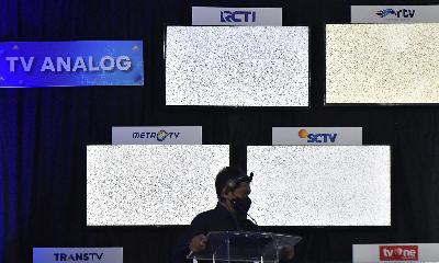 Layar siaran televisi analog yang telah dihentikan di Kompleks Kementerian Kominfo Jakarta, 3 November 2022. ANTARA/Fakhri Hermansyah