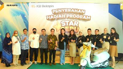 Penyerahan hadiah program Star Seru kepada nasabah Yayasan Menara Bhakti, pengelola dari Universitas Mercu Buana, Kamis, 10 November 2022.