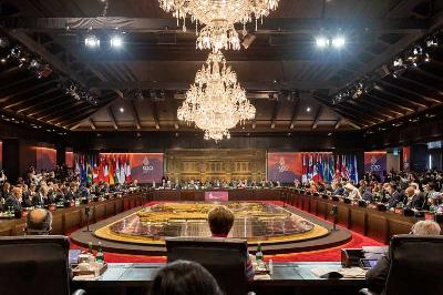 Para delegasi menghadiri sesi pertama KTT G20 di Bali, Indonesia, 15 November 2022. Reuters/Ryan Carter/UAE Presidential Court