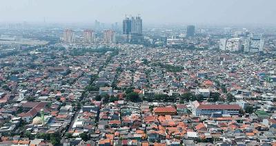 Pemukiman padat penduduk di Kelurahan Serdang, Kemayoran, Jakarta Pusat. TEMPO / Hilman Fathurrahman W