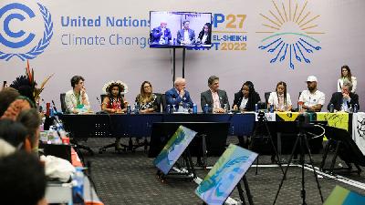 Presiden terpilih Brazil, Luiz Inacio Lula da Silva, hadir dalam Konferensi Perubahan Iklim (COP 27) di Sharm El Sheikh, Mesir, 17 November  2022. REUTERS/Mohamed Abd El Ghany 