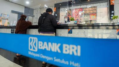 Aktifitas pelayanan perbankan di Bank BRI Cabang Fatmawati, Jakarta, 29 Juli 2022.  Tempo/Tony Hartawan