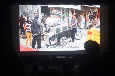 Suasana pemutaran film Roda-Roda Nada karya sutradara Yuda Kurniawan di Gedung eks Bioskop Permata Yogyakarta, 18 November 2022.  TEMPO/Shinta Maharani