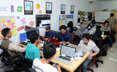 Sejumlah pekerja beraktivitas di kantor Ruangguru.com di Jakarta. Dok Tempo/Nurdiansah
