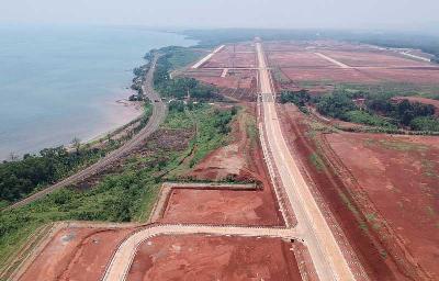 Kondisi jalan di Grand Batang City atau Kawasan Industri Terpadu Batang, Kabupaten Batang, Jawa Tengah, 8 Oktober 2022. ANTARA/Harviyan Perdana Putra