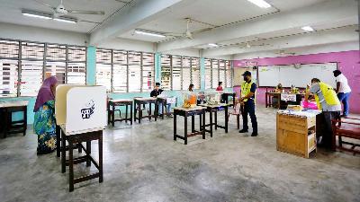 Tempat pemungutan suara pemilihan umum ke-15 Malaysia di Bera, Pahang, Malaysia, 19 November 2022. REUTERS/Lai Seng Sin