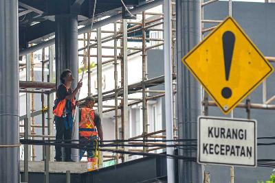 Aktivitas pekerja bangunan di Jakarta, 25 Oktober 2022. Tempo/Tony Hartawan