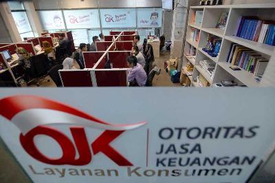 Ruang layanan konsumen di kantor Otoritas Jasa Keuangan, Jakarta. TEMPO/Tony Hartawan