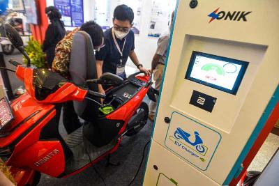 Pameran otomotif Indonesia Electric Motor Show di Jakarta Convention Center, 28 September 2022. Tempo/Tony Hartawan