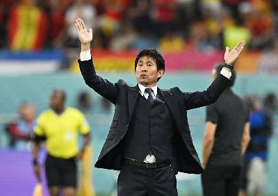 Pelatih Jepang Hajime Moriyasu dalam laga melawan Spanyol di Stadion Internasional Khalifa, Doha, Qatar, 1 Desember 2022. REUTERS/Dylan Martinez