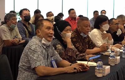 Nasabah WanaArtha Life saat audiensi dan pengaduan di Kantor OJK, Jakarta, 23 September 2022. YouTube @OtoritasJasaKeuangan