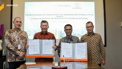 Penandatanganan Perjanjian Fasilitas Pendanaan IDR Working Capital Antara PT Bank KB Bukopin Tbk dengan PT Pos Indonesia (Persero), Rabu, 7 Desember 2022.