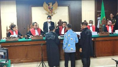 Sidang perdana dugaan tindak pidana HAM Paniai di ruangan Prof. Bagir Manan, Pengadilan Negeri Kelas I Khusus Makassar, Sulawesi Selatan, 21 September 2022. ANTARA/Darwin Fatir