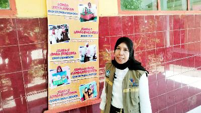 Erniwati mengunjungi sekolah lamanya di SD Negeri 023 Dara, Polewali Mandar, Sulawesi Selatana, 29 November 2022. TEMPO/Isyan Hasyim