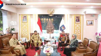 Pertemuan antara Bupati Kepulauan Meranti Muhammad Adil dan Sekretaris Jenderal Kemendagri Suhajar Diantoro beserta Direktur Jenderal Bina Keuangan Daerah Agus Fatoni, Senin, 12 Desember 2022.