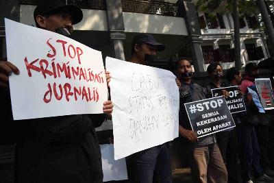 Aksi Diam terkait kasus kekerasan terhadap jurnalis di Malang, Jawa Timur. Tempo/Aris Novia Hidayat