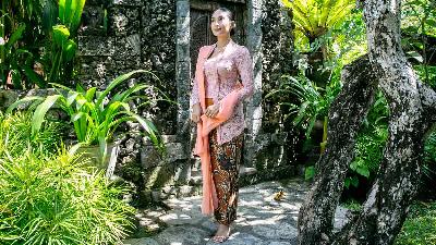Aktris Happy Salma di Sanur, Bali,  13 Desember 2022. TEMPO/STR/Johannes P. Christo