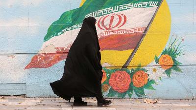 Wanita di jalan kota Teheran, Iran 6 Desember 2022. Majid Asgaripour / WANA/REUTERS / File Foto