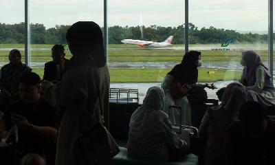 Calon penumpang menunggu keberangkatan di Bandara Sultan Aji Muhammad Sulaiman Sepinggan, Balikpapan, Kalimantan Timur,15 Desember 2022.  ANTARA/Yulius Satria Wijaya