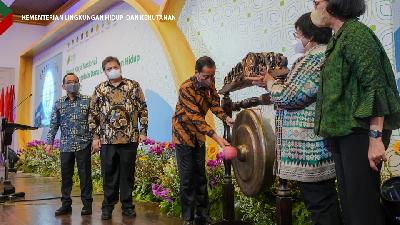 Presiden Jokowi saat membuka Rapat Kerja Nasional Pengelolaan Dana Lingkungan Hidup Tahun 2022 di Jakarta, Rabu, 21 Desember 2022.