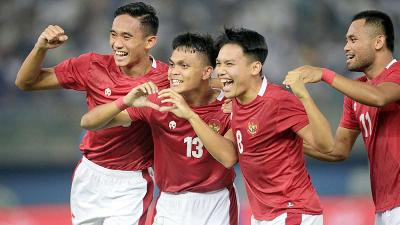 Rachmat Irianto (nomor 13) merayakan keberhasilannya mencetak gol kedua Timnas Indonesia ke gawang Kuwait di Jaber Al-Ahmad International Stadium, Kuwait City, 8 Juni 2022/Dok PSSI