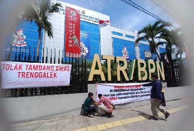 Aksi menuntut penyelesaian konflik agraria di depan kantor ATR/BPN, Jakarta, 24 Oktober 2022. TEMPO/Nabila Nurshafira